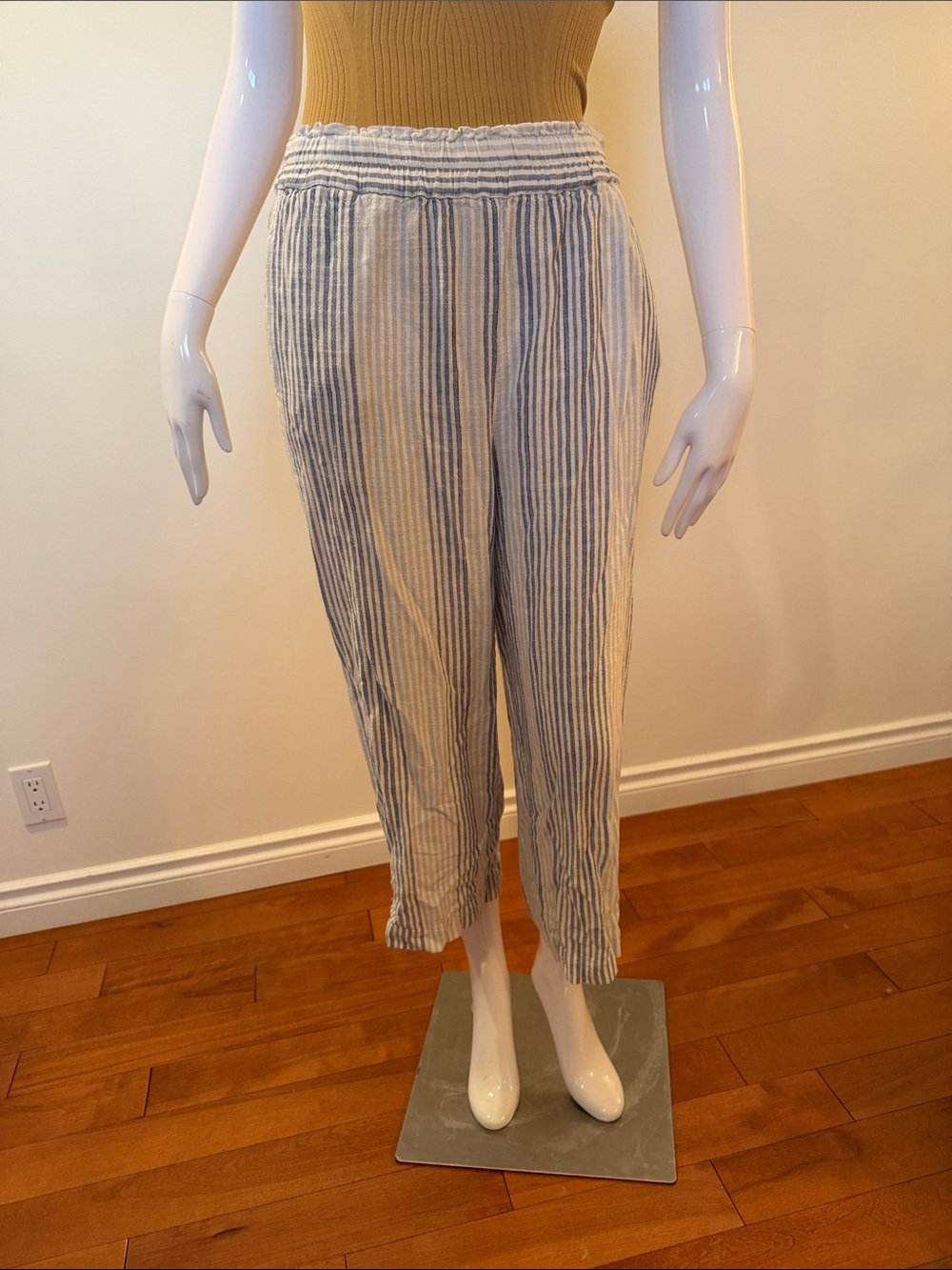 Dex Blue White Striped Pull-On Cropped Pants Small